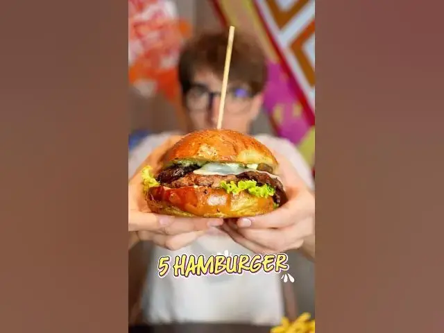 'Video thumbnail for 🍔 5 Hamburgerie DA PROVARE per la Giornata Mondiale dell’Hamburger! 🎉'