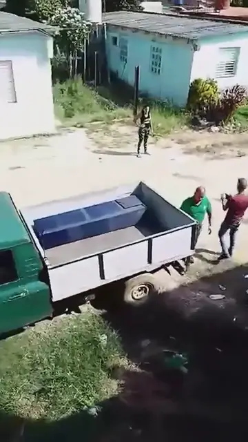'Video thumbnail for Hasta la sepultura el cubano el cubano le acompaña la pobreza'