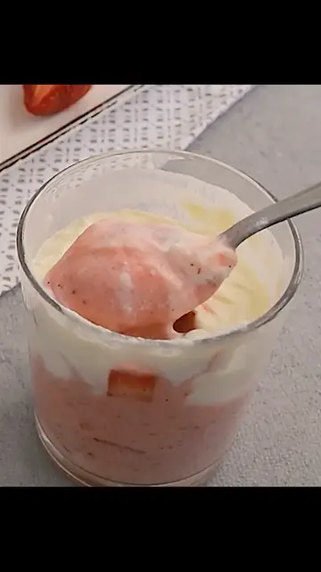'Video thumbnail for 🍓 Deliciu ușor și rapid! Spumă de căpșuni cu frișcă naturală!'