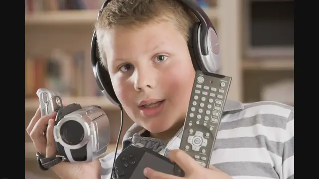 'Video thumbnail for Duracell Rechargeable AAA Batteries: Powering Your Devices Efficiently'