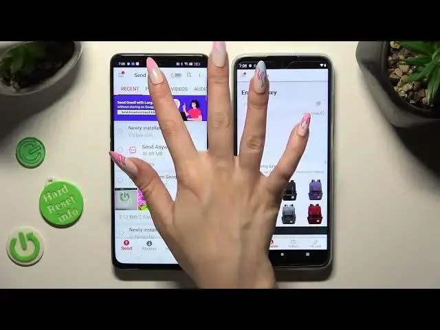 'Video thumbnail for How to Transfer Files from OPPO Device to MOTOROLA Moto G32 - Send Anywhere App'