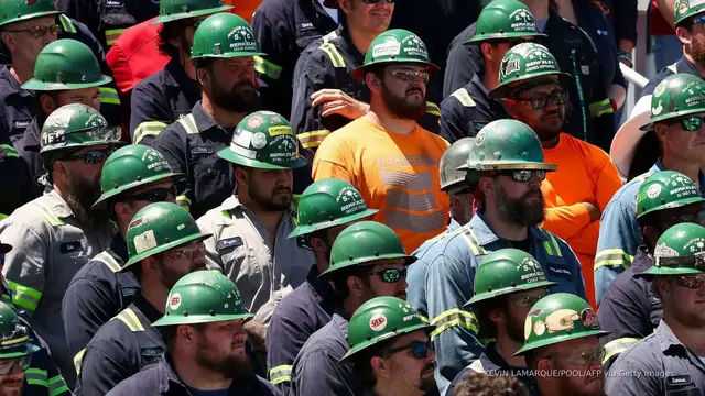 'Video thumbnail for Stronger-than-expected May jobs report as unemployment holds steady'