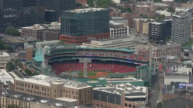 'Video thumbnail for Boxing returns to baseball's Fenway Park after 70 years in hopes to revitalize the sport in Boston'
