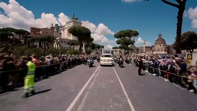 'Video thumbnail for Up to 300,000 people bid farewell to Pope Francis' coffin through historic Rome'