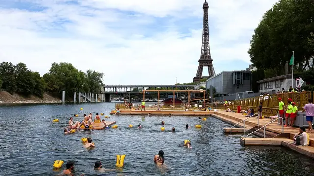 'Video thumbnail for Paris opens Seine for swimming after 100 years'