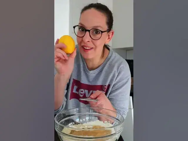 'Video thumbnail for Muffins de limão e iogurte saudáveis são super fofos'