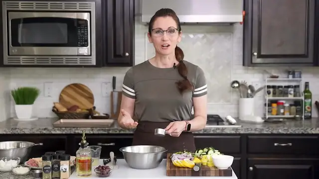'Video thumbnail for EASY Greek Sheet Pan Chicken with Greek Yogurt Tzatziki(720P_HD)'