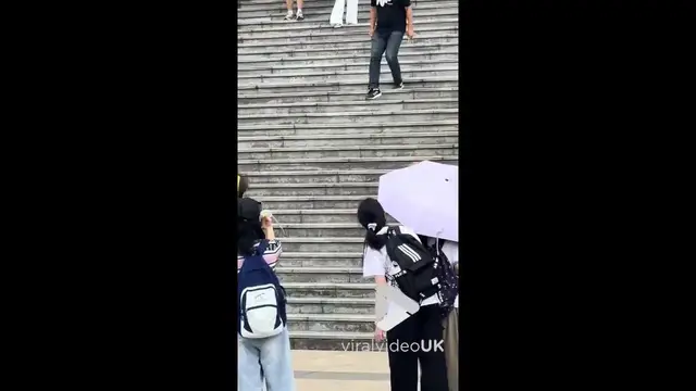 'Video thumbnail for VV4974 Corgi amazed students by skateboarding down university steps'