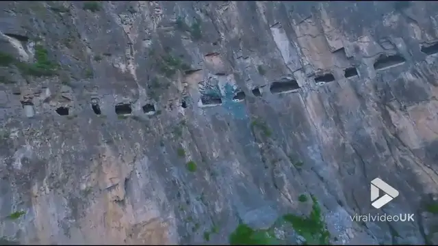 'Video thumbnail for VV4978 Drone weaves through cars on cliffside tunnel'