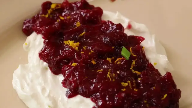 'Video thumbnail for EASY Ginger Orange Cranberry Sauce with Honey Recipe(720P_HD)'