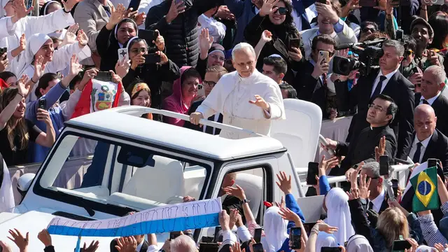 'Video thumbnail for Zelenskyy, Vance among leaders at Pope Leo XIV inaugural mass'