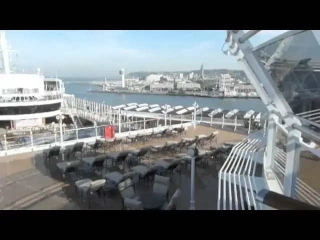 'Video thumbnail for Cunard Queen Elizabeth Ship: tour of the decks and exterior'