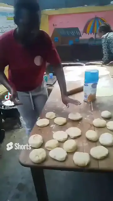 'Video thumbnail for HOW TO COOK A CHAPATI #Fredrick Nundu #Go Viral'