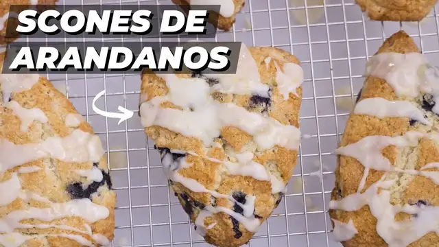 'Video thumbnail for Así es cómo obtengo unas PERFECTAS scones de limón y arándanos CADA vez'