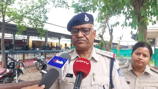 'Video thumbnail for Jabalpur News: बेहोशी की हालत में ट्रेन में मिली युवती की इलाज के दौरान मौत, परिजन ने लगाये हत्या के आरोप'