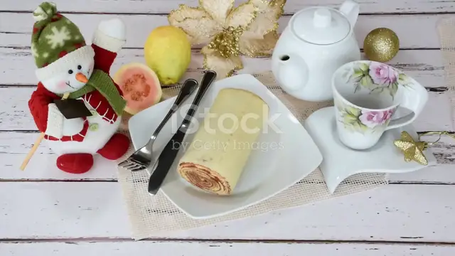 'Video thumbnail for Bolo Fofinho de Banana sem Ovos e sem Leite – Receita Vegana Simples e Deliciosa'