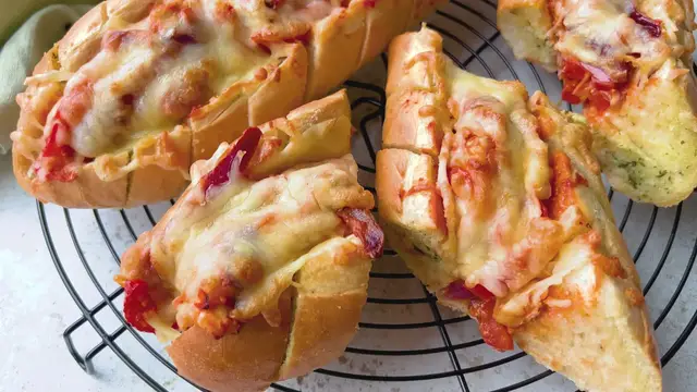 'Video thumbnail for Cheesy Chicken Garlic Bread'