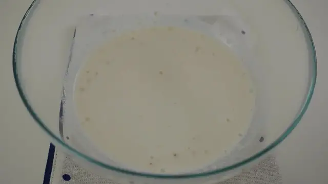 'Video thumbnail for Place the dough in water a unique bread baking method'