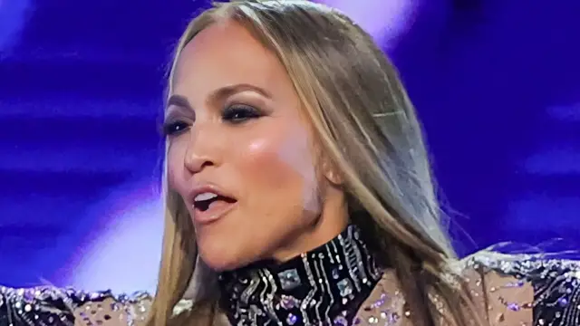 'Video thumbnail for J.Lo's AMAs Act Was More Embarrassing Than Her Ben Affleck Split'