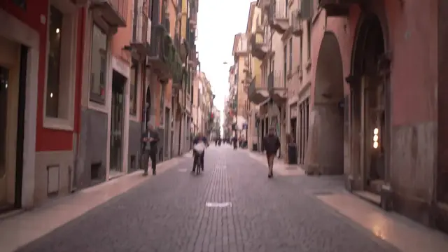 'Video thumbnail for 48 Hours in Verona with Johnny Vaughan and Denise Van Outen'