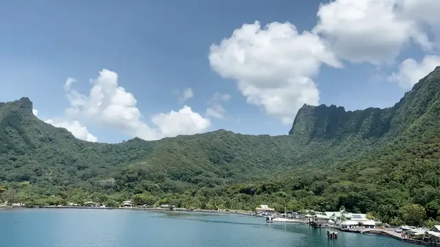'Video thumbnail for Moorea Marina in French Polynesia'