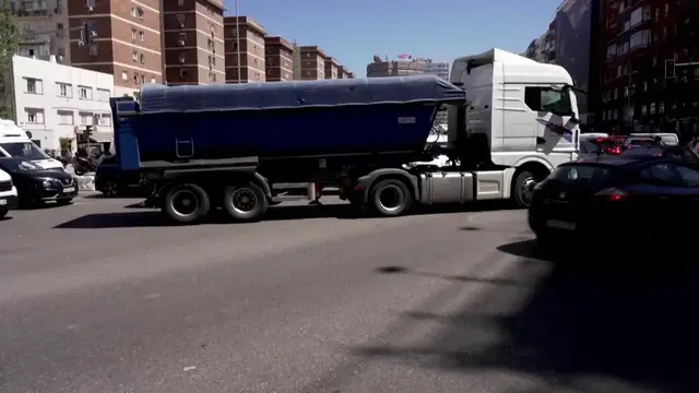 'Video thumbnail for WATCH: Spanish roads left in CHAOS after nationwide power outage'