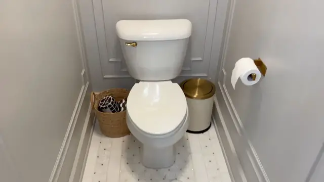 'Video thumbnail for People with small bathrooms are obsessed with this GENIUS idea!'