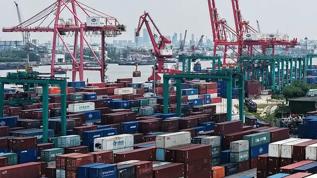 'Video thumbnail for US and China sign trade deal, agreeing rare earth access and student visas for Chinese nationals'