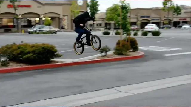 'Video thumbnail for BMX VS HIGH SCHOOL (Vlog #4)'