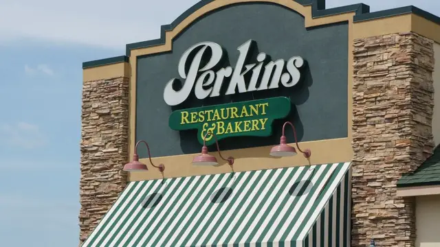 'Video thumbnail for Struggling Chain Restaurants That Are Weirdly Making A Comeback'