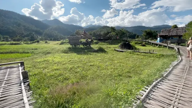 'Video thumbnail for Kho Ku So Bamboo Pathway in Pai, Thailand '