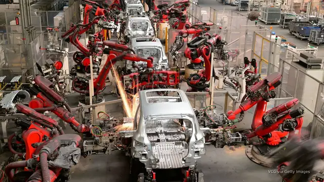 'Video thumbnail for Hyundai’s US factory employs robots and humans — and skirts tariffs too'