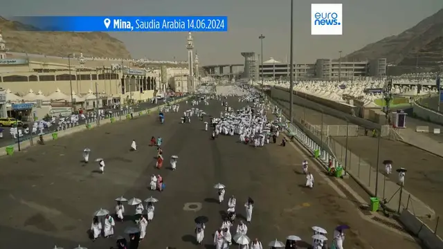 'Video thumbnail for Nearly 270,000 pilgrims without permits stopped from entering Mecca'