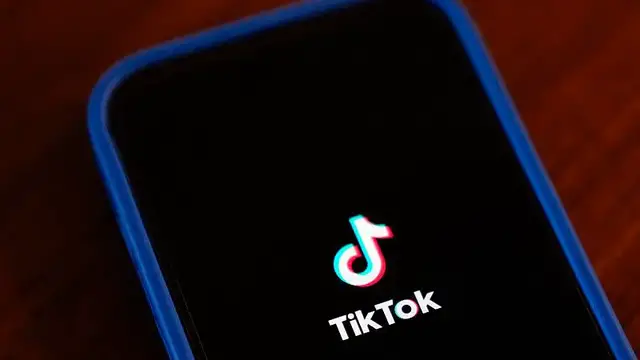 'Video thumbnail for US president Trump renews extension for TikTok to avoid nationwide ban'