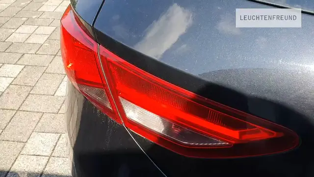 'Video thumbnail for Leuchtenfreund-Seat Leon 5f Heckemblem ausbauen und reparieren'