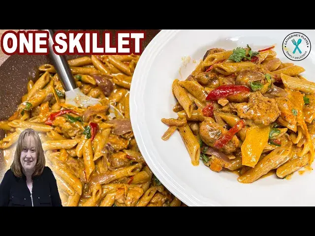 'Video thumbnail for One Skillet Creamy CHICKEN FAJITAS PASTA Dish | Easy Weeknight Recipe'