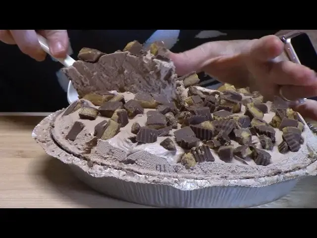 'Video thumbnail for CHOCOLATE PEANUT BUTTER CUP PIE'