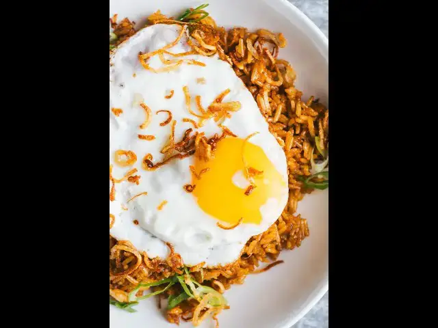 'Video thumbnail for How To Make This Easy Nasi Goreng Kampung Recipe'