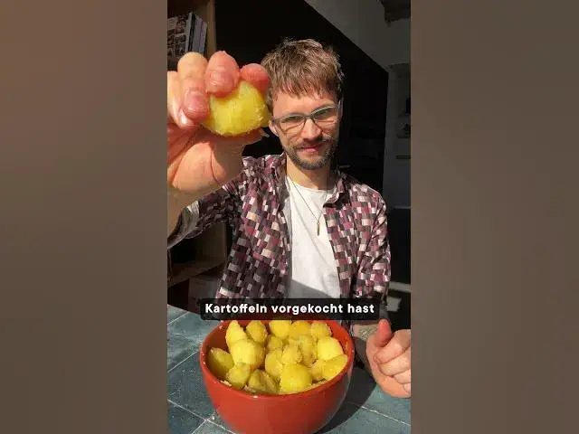 'Video thumbnail for Das perfekte Match: Knusprige Ofenkartoffeln X Flammkuchen #shorts'