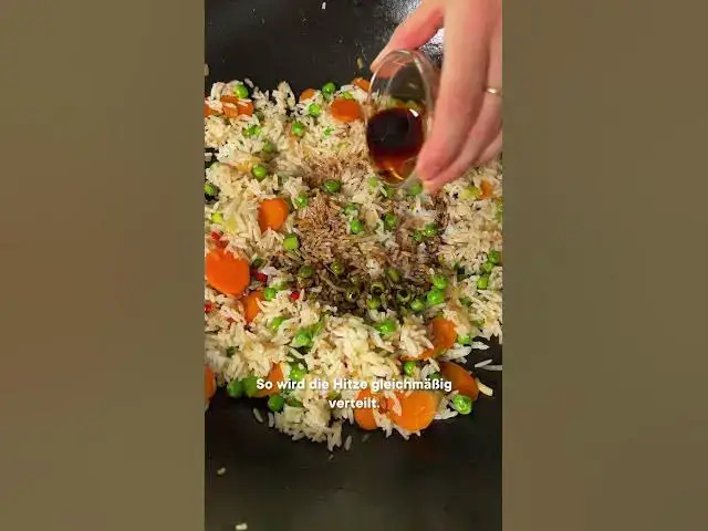 'Video thumbnail for Nasi Goreng – schnell und vielseitig! #kitchenstories #anyonecancook #siemenshome #enjoysiemens'