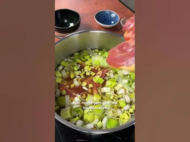 'Video thumbnail for Japanische Nudelsuppe mit Hähnchen #shorts'