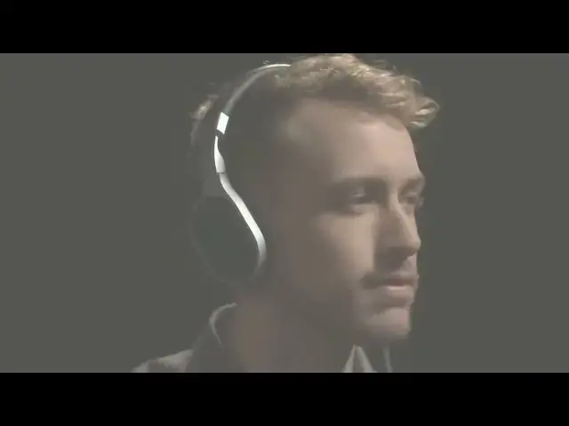 'Video thumbnail for KEF M500: Signature sound in headphones'
