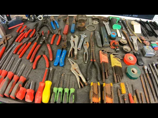 'Video thumbnail for What Tools A PROFESSIONAL Mechanic CARRIES!'