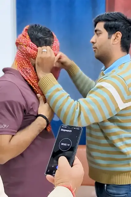 'Video thumbnail for Man sets record for fastest time to tie a turban'