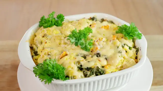 'Video thumbnail for  Gourmet Cauliflower, Pancetta & Mushroom Cheesy Bake | Irresistible Low-Carb Indulgence in One Dish! 2025-06-14'