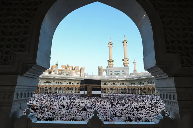 'Video thumbnail for Eid al Adha: Hajj pilgrims pray at Mecca's grand mosque'
