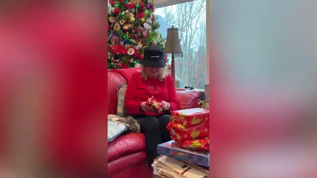'Video thumbnail for Mom Who Studied French For A Year Gets Surprised With Dream Trip To Paris | Happily TV'