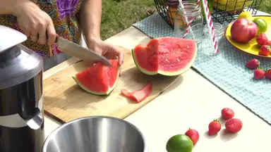 'Video thumbnail for Summer Red - Detox Minute'
