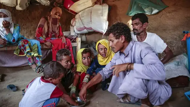 'Video thumbnail for Humanitarian crisis in Yemen worsens after WFP halts food shipments'