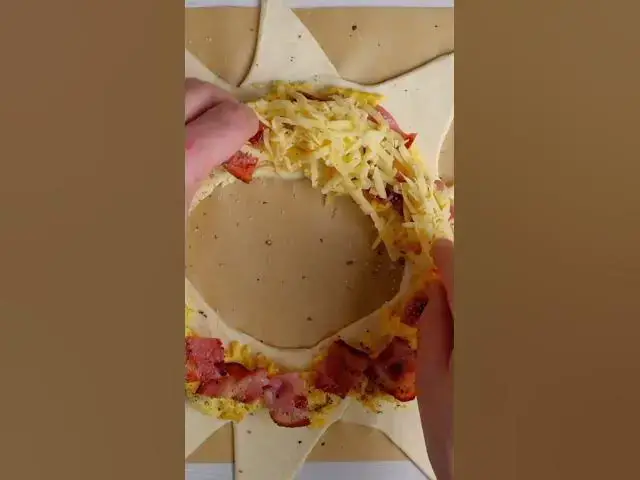 'Video thumbnail for This Bacon and Eggs Ring is sure to get you a round of applause! Find more recipes on our website!'